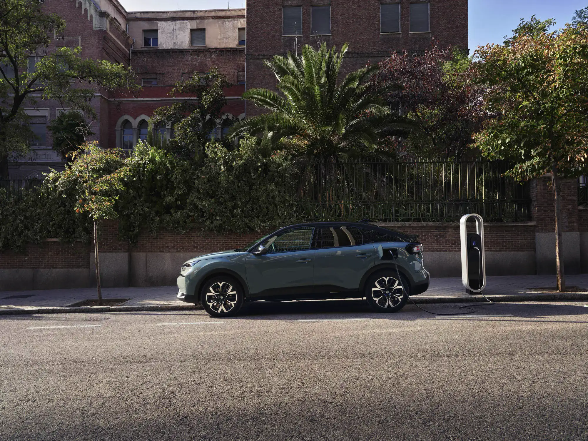 citroen-c4-electric_row1